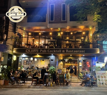 Best Seafood Restaurant in Cat Ba for Couples & Groups