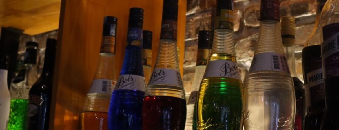 Cocktail Bar Cat Ba: Best Cocktails in Cat Ba Town Guide