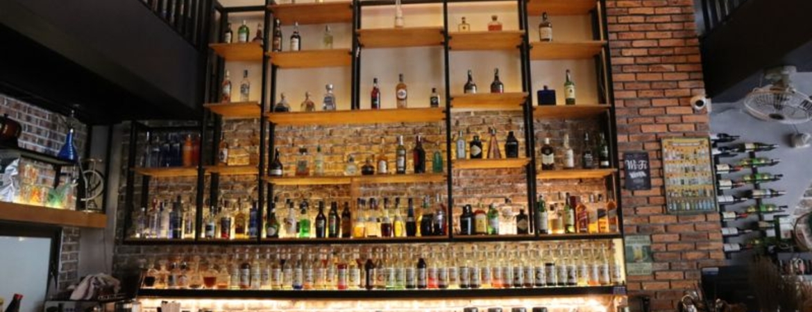 Cat Ba Hotel With Pub: Where to Stay for Nightlife Lovers