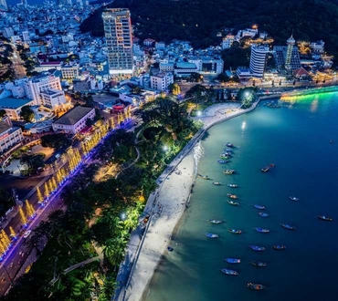 Cat Ba Nightlife 2026: Pub Crawl & Bars After Dark