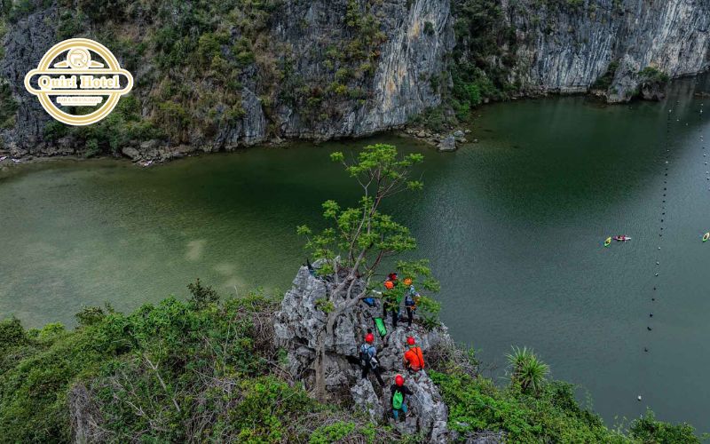 Where is Hang Vem Lake