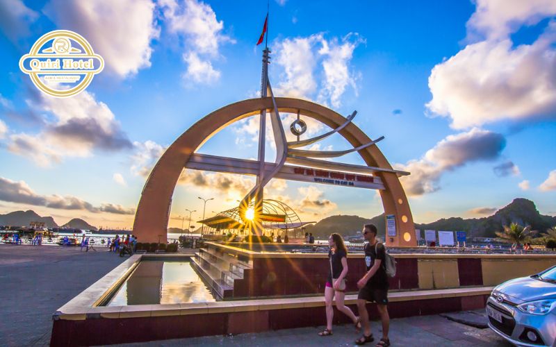 Overview of Cat Ba Town