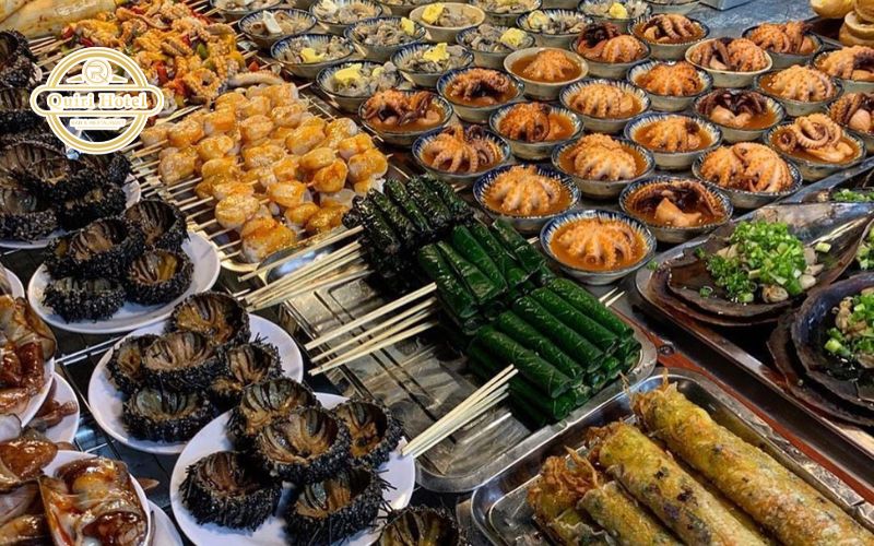 Delicious Foods in Cat Ba Market