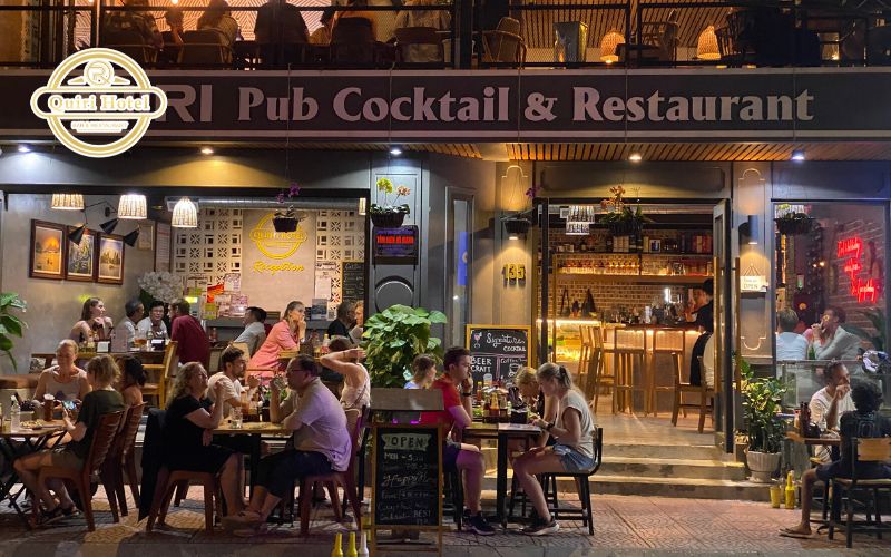 Christmas dinner for travelers