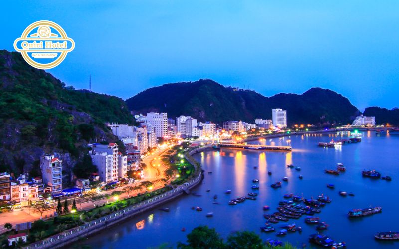 Cat Ba Town Center