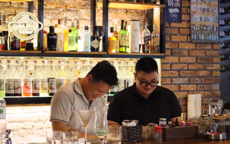 Top Cat Ba Pub Near Beach