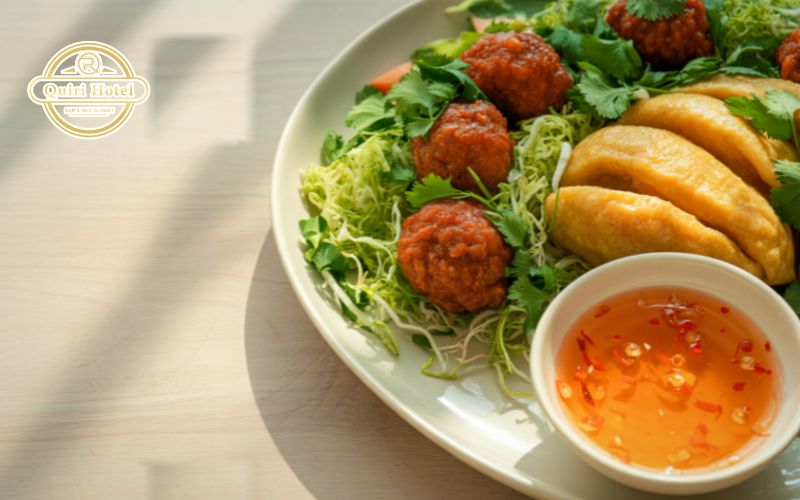 How to Choose a Good Lunch Spot in Cat Ba