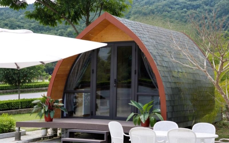 Bungalow mái vòm gỗ tại Quiri Hillside Cát Bà nhìn ra vịnh