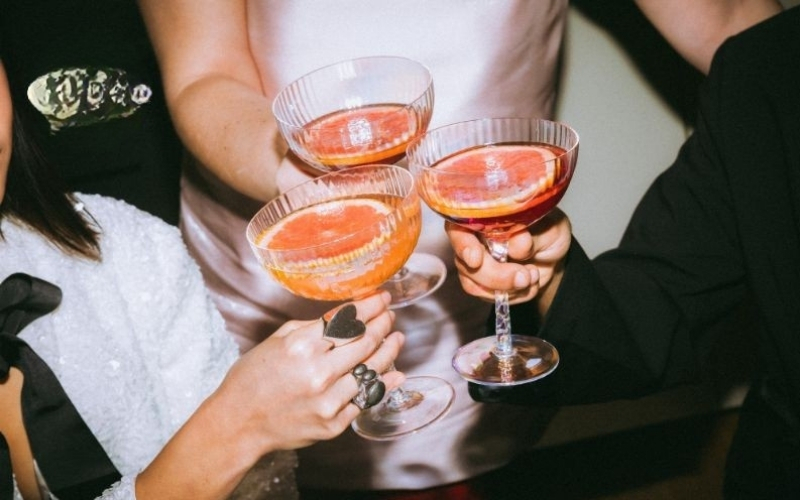 Cocktail giờ Happy Hour bên vịnh Lan Hạ tại Cát Bà